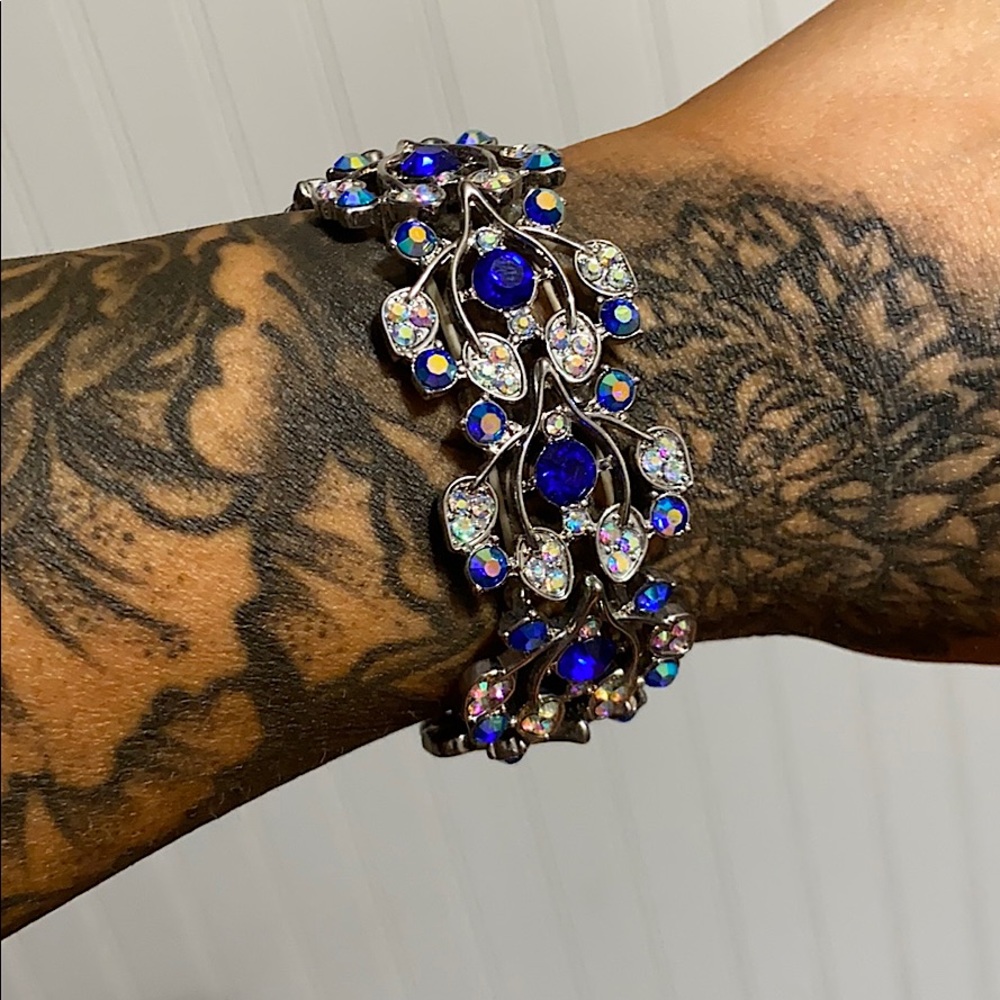 Costume jewelry bracelet